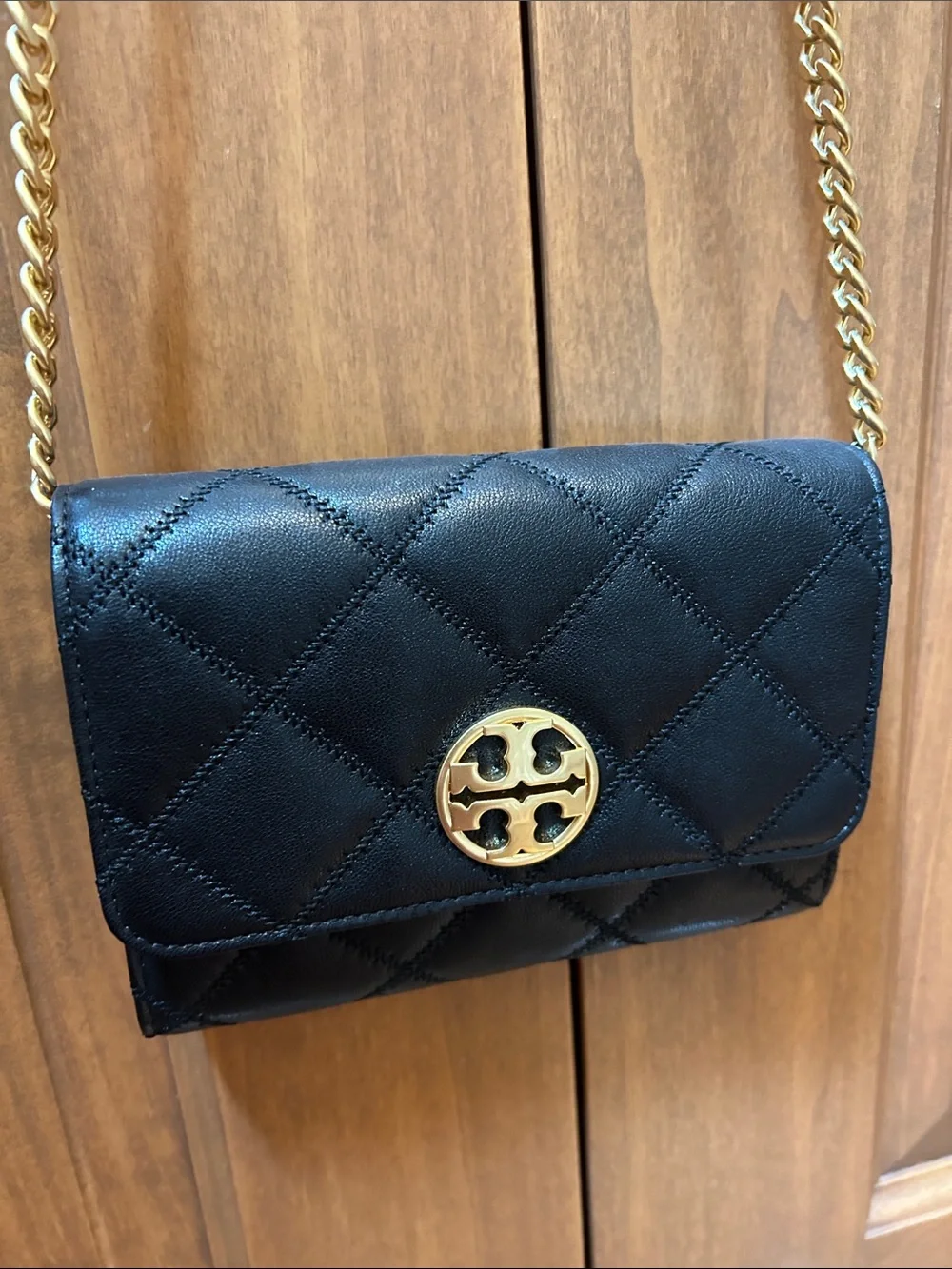 Tory Burch Quilted Willa Wallet Black Chain with Gold Logo Accent like new 87867